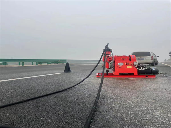 乌马河马路路基路面开裂下沉注浆加固灌浆