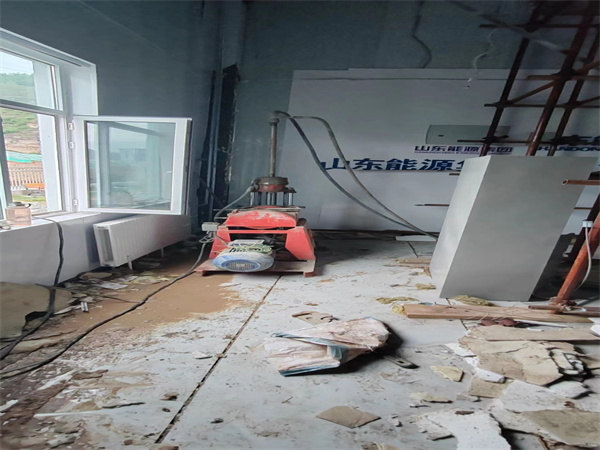 乌马河地基基础下沉墙体裂缝加固注浆顶升施工