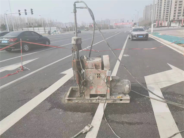 乌马河公路路面下沉沉降开裂注浆加固施工